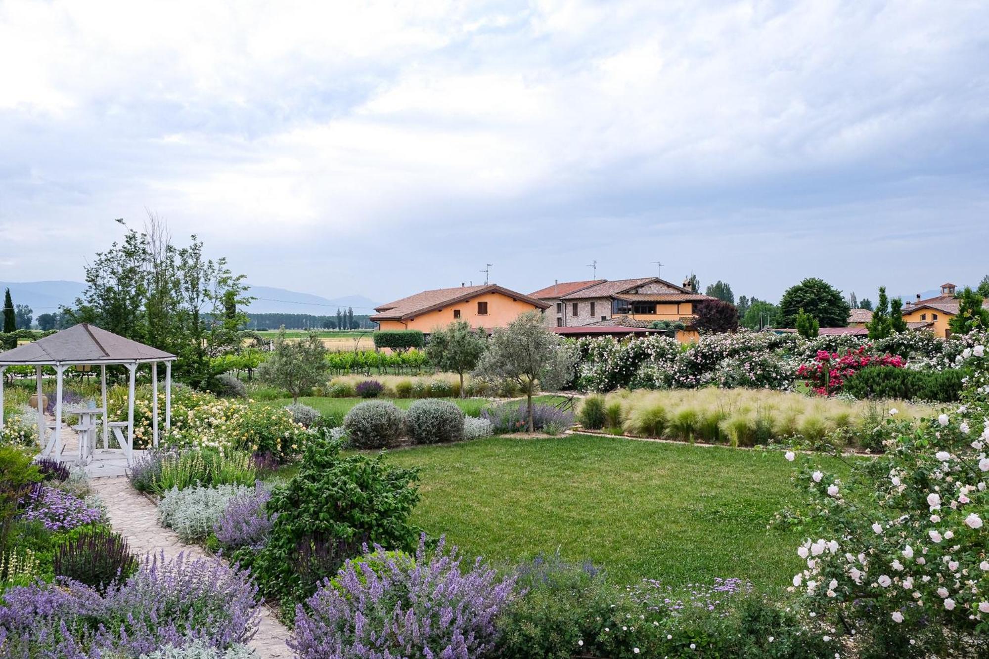 Il Fienile Di Assisi Vila Exterior foto