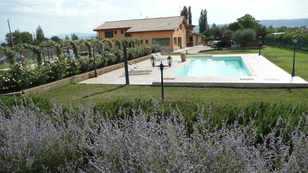 Il Fienile Di Assisi Vila Exterior foto