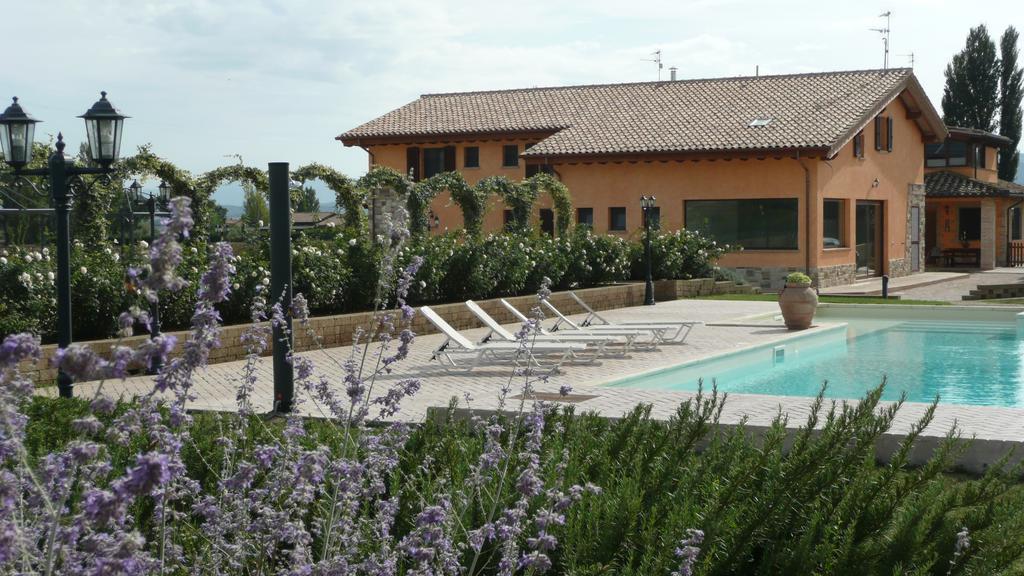 Il Fienile Di Assisi Vila Exterior foto